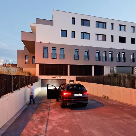 Apartman Aper 兹诺伊莫